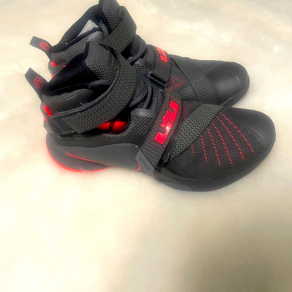 Nike men’s basketball shoes